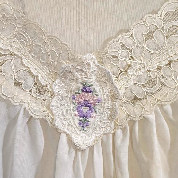 Vanity Fair Silky Nylon Nightgown Vintage Lace Floral Cottagecore Medium - Picture 2 of 8